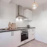 3 Bedroom Lovely In Apartment